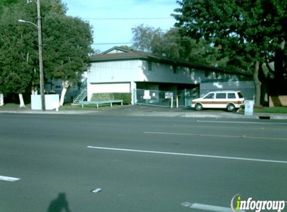 The Village Apartments - Santa Ana, CA