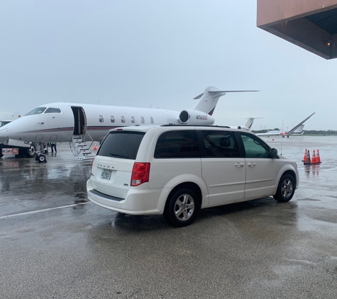 Diamond Coach Limousine - Boca Raton, FL. Airport pickup / drop off in mini VAN transportation