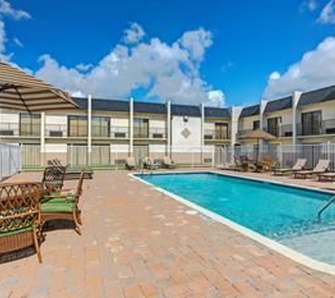 Days Inn & Suites by Wyndham Tampa near Ybor City - Tampa, FL