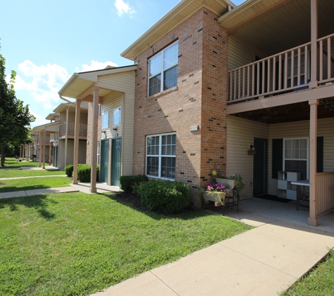 Canterbury House and Canterbury Woods Apartments - Morris, IL