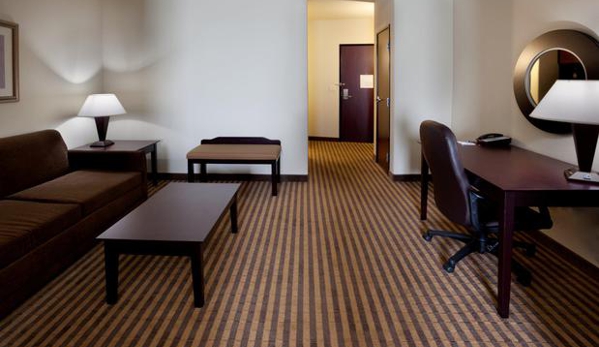 Holiday Inn Express & Suites Marble Falls - Marble Falls, TX