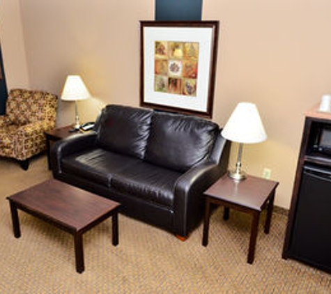 Boulders Inn & Suites Denison - Denison, IA