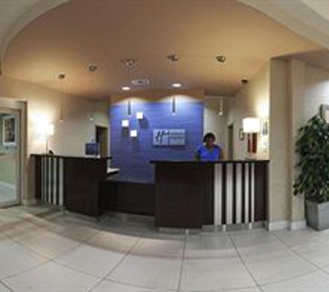 Holiday Inn Express & Suites Winona North - Winona, MS