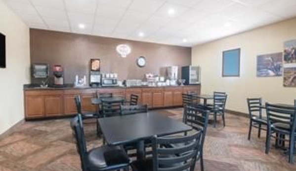 Super 8 by Wyndham Jamestown - Jamestown, ND