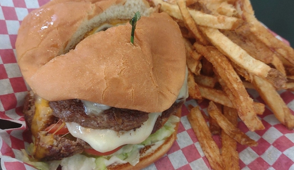 Reggie's Burgers, Dogs & Fries - Texarkana, TX