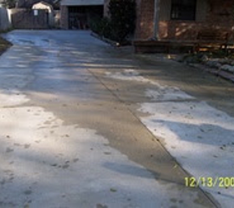D & D Brothers Construction - Pasadena, TX. New Concrete Driveway Finished . Great runoff for the water.