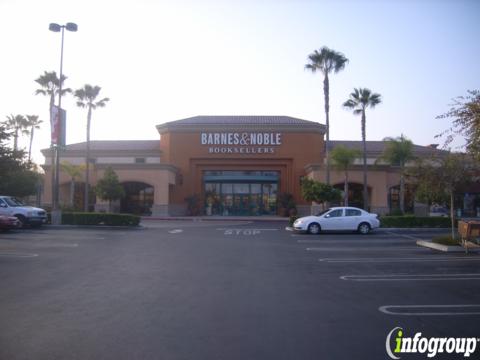 Barnes Noble Booksellers 7849 N Blackstone Ave Fresno Ca 93720