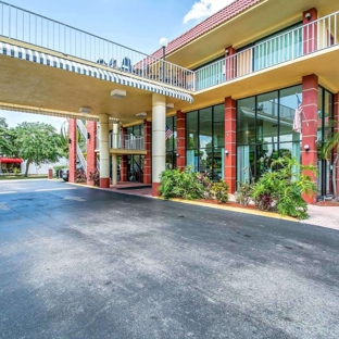 Quality Inn & Suites at Tropicana Field - Saint Petersburg, FL