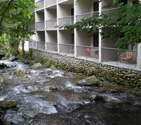 Sidney James Mountain Lodge - Downtown Gatlinburg - Gatlinburg, TN