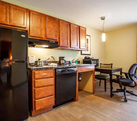 Suburban Extended Stay Hotel Cedar Falls - Cedar Falls, IA