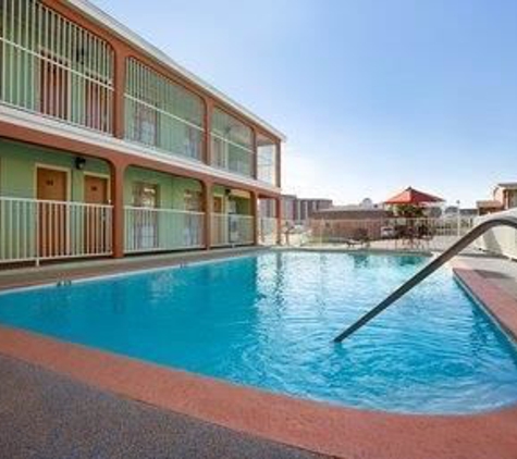 Super 8 by Wyndham Austin Downtown/Capitol Area - Austin, TX