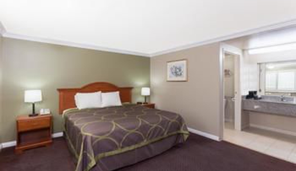 Super 8 by Wyndham Torrance LAX Airport Area - Torrance, CA