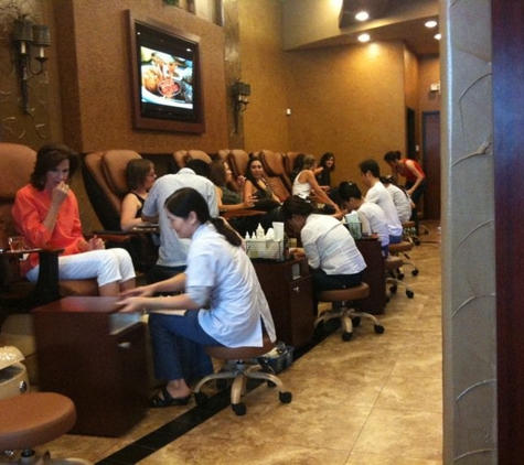 Deluxe Nail Salon - Dallas, TX