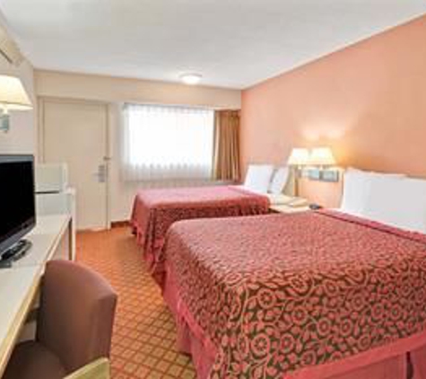 Days Inn by Wyndham Overland Park/Metcalf/Convention Center - Overland Park, KS