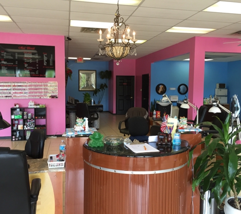 Famous Nail Studio - Fayetteville, AR