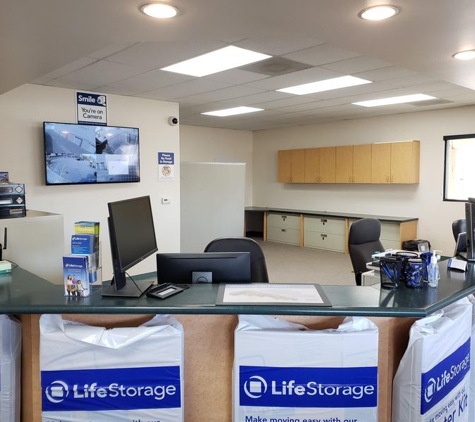 Life Storage - Palm Desert, CA