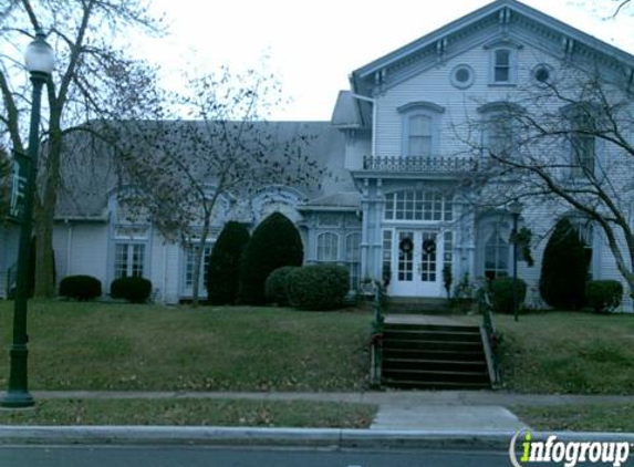 Cedar Falls Woman's Club House - Cedar Falls, IA