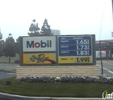 Mobil - Santa Ana, CA