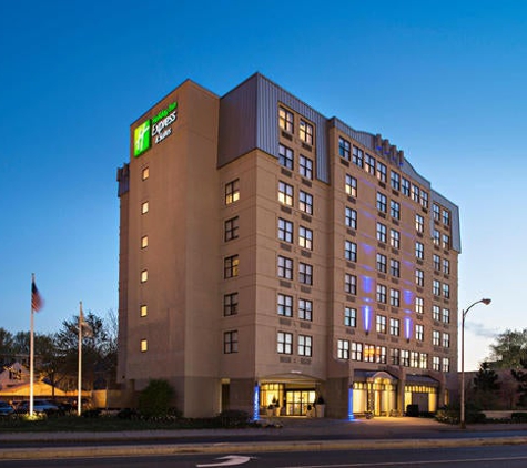 Holiday Inn Express Hotel & Suites Boston - Cambridge - Cambridge, MA