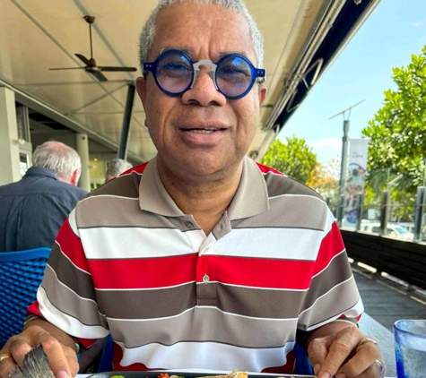 Telford Optical Service - Parramatta Park, QLD. Colours do stand out in the crowd. My new blue eye glasses and colored polo shirt