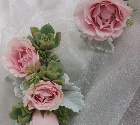 Tri City Florists & Weddings - Vista, CA