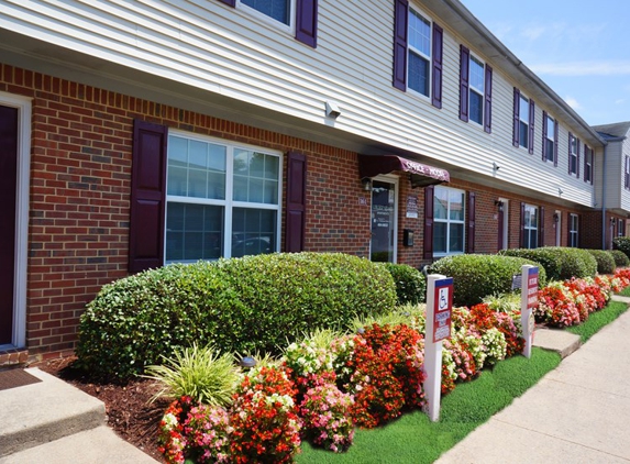 College Square at Harbour View Townhome Apartments - Suffolk, VA