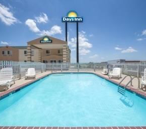 Days Inn by Wyndham Butler - Butler, MO