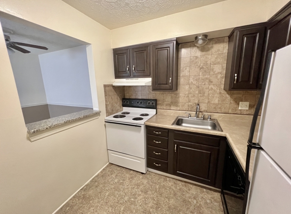 Countrybrook Apartments LLC - Louisville, KY. 1 Bed New Granite