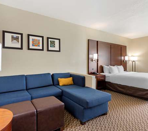 Comfort Inn & Suites Near Six Flags & Medical Center - San Antonio, TX