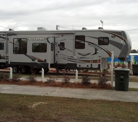 Happy Campers RV Park - Hinesville, GA