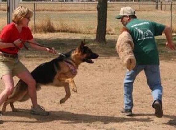 HUNDEAUSBILDUNG The School for Dogs - Elverta, CA. Enzo at beginning training at Heinz Peters School.