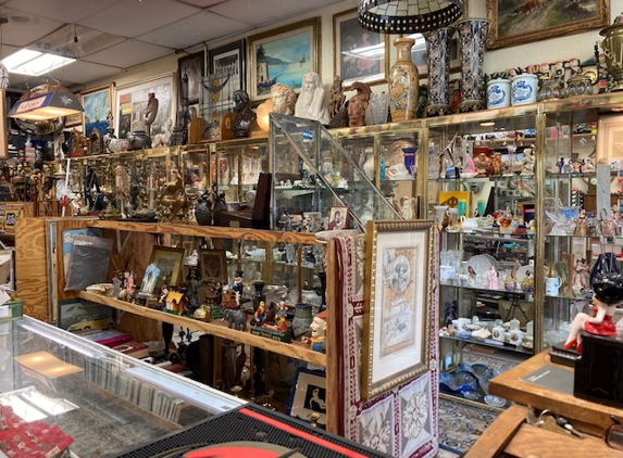 Robert's Antiques - Deerfield Beach, FL