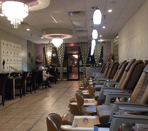 V Nail Lounge - Indianapolis, IN