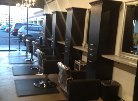 J Cals Salon-Barber - Phoenix, AZ