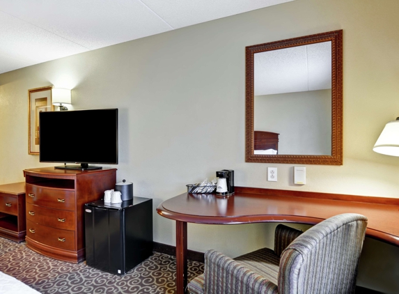 Hampton Inn & Suites Fredericksburg-at Celebrate Virginia - Fredericksburg, VA