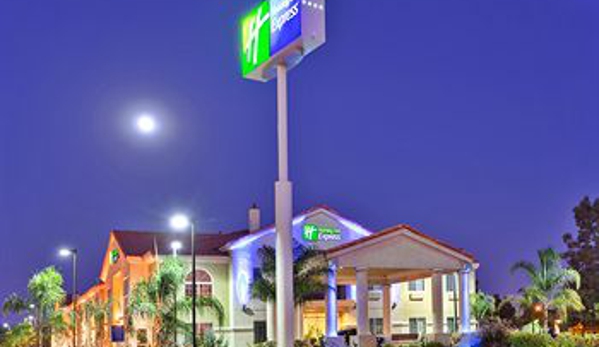 Holiday Inn Express Delano Hwy 99 - Delano, CA