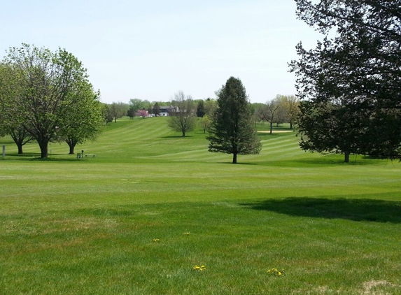 Red Carpet Golf Course - Waterloo, IA