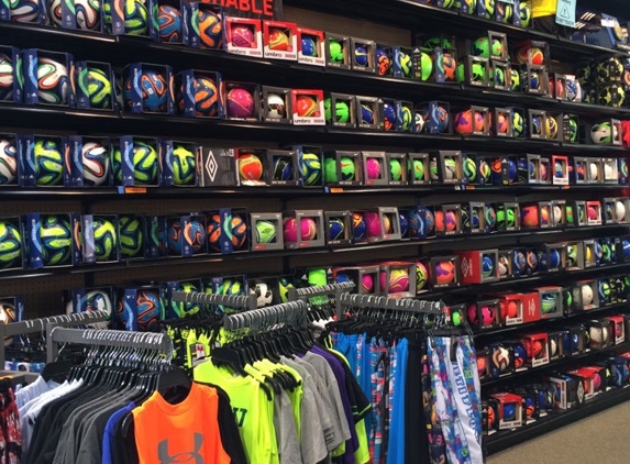 Dick's Sporting Goods - Kansas City, MO