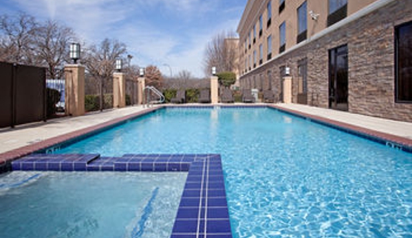 Holiday Inn Express & Suites Arlington (I-20-Parks Mall) - Arlington, TX