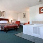 Travelodge by Wyndham Waukegan Gurnee