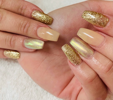 La Nails & Spa - Tampa, FL