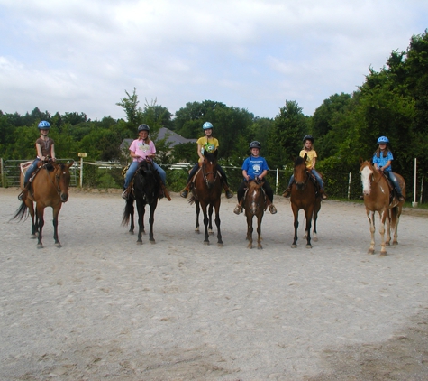 Rolling Hills Farm Equestrian Center - Friendsville, TN