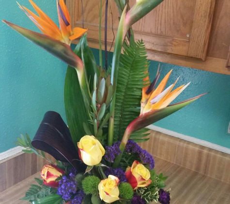 Passion Flowers - Katy, TX. #birdofparadise #katyflorist #floristinkaty #houstonflorist #bestfloristinkaty #flowers #florist #flowerdelivery #roses #sendflowers