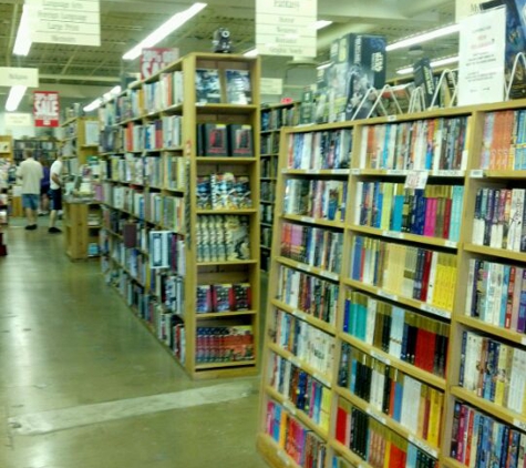 Half Price Books - Bloomingdale, IL