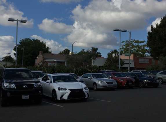 Jim Falk Lexus Service Department - Beverly Hills, CA