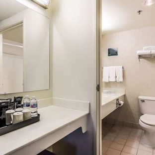 Clarion Suites Central - Madison - Madison, WI