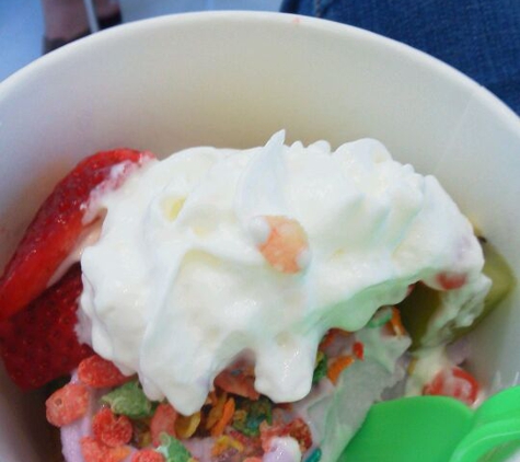 Twirl Frozen Yogurt - Destin, FL