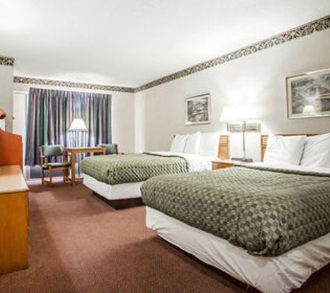 Econo Lodge - Stroudsburg, PA