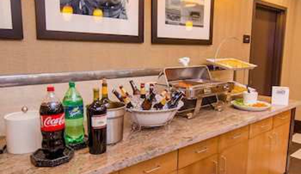 Hampton Inn & Suites Houston North IAH - Houston, TX