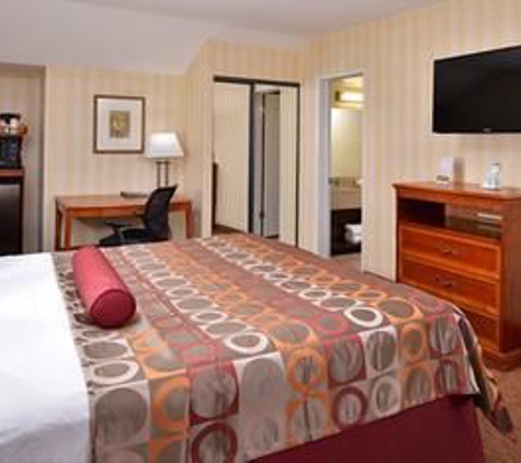 Best Western Plus Raffles Inn & Suites - Anaheim, CA